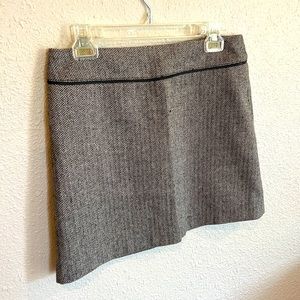 Old navy, size 8, wool/acrylic/polyester, tweed mini skirt with leather piping